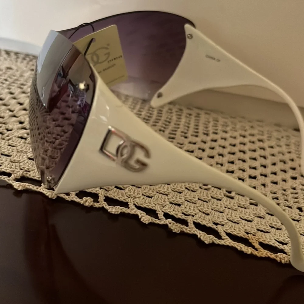 DG  Luxury Shield Sunglasses New - Picture 6 of 9